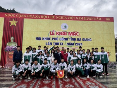 Đoàn thể thao của trường THPT Hùng An